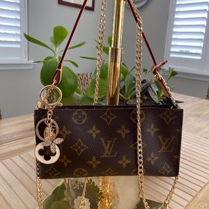 Louis Vuitton Bucket GM Pouch/Crossbody